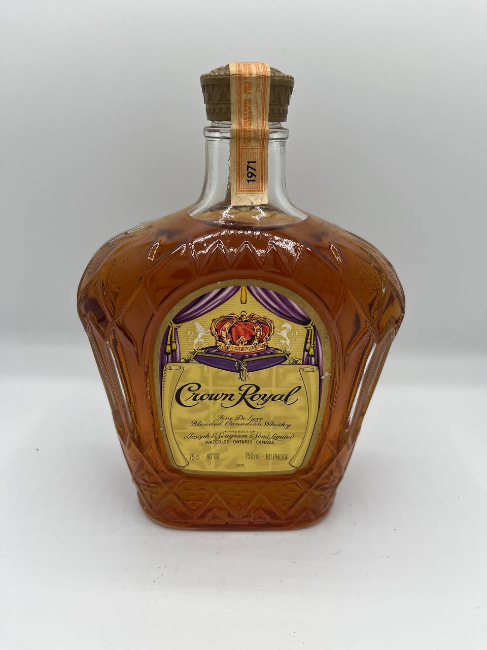 Crown Royal Fine De Luxe Blended Canadian Whisky Crown Royal Fine De Luxe Blended Canadian Whisky